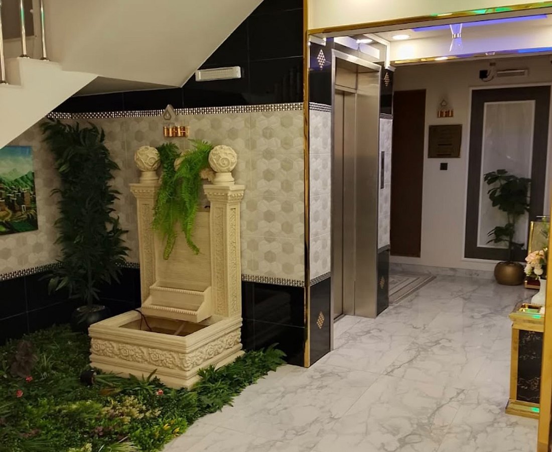 مدخل فندق كروان بالاس أبها